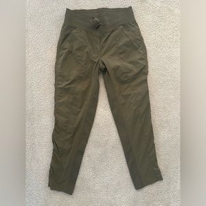 Lululemon women’s capris us 8